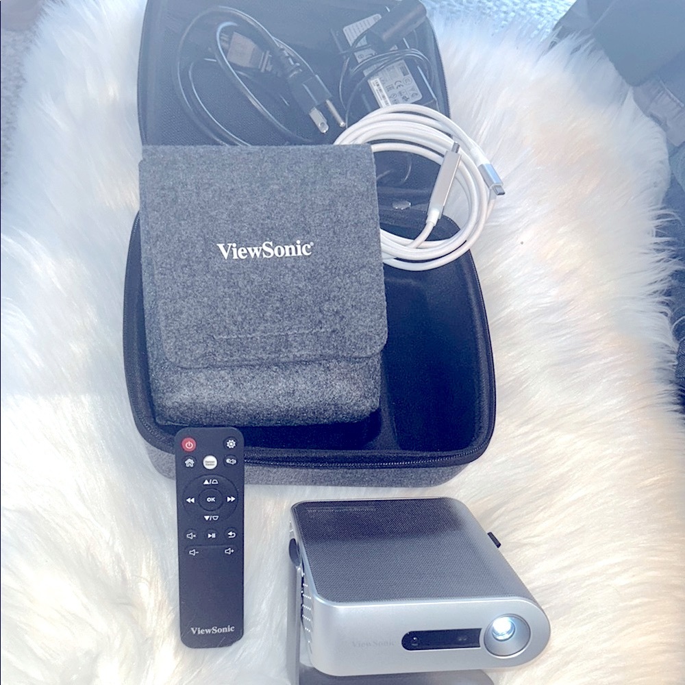 NWOT🎥ViewSonicxHarmon Kardon Portable Projector🎥